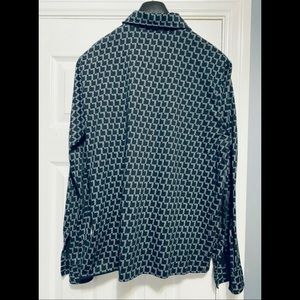 I’m selling my Hugo Boss shirt time for someone else to enjoy it’s amens medium